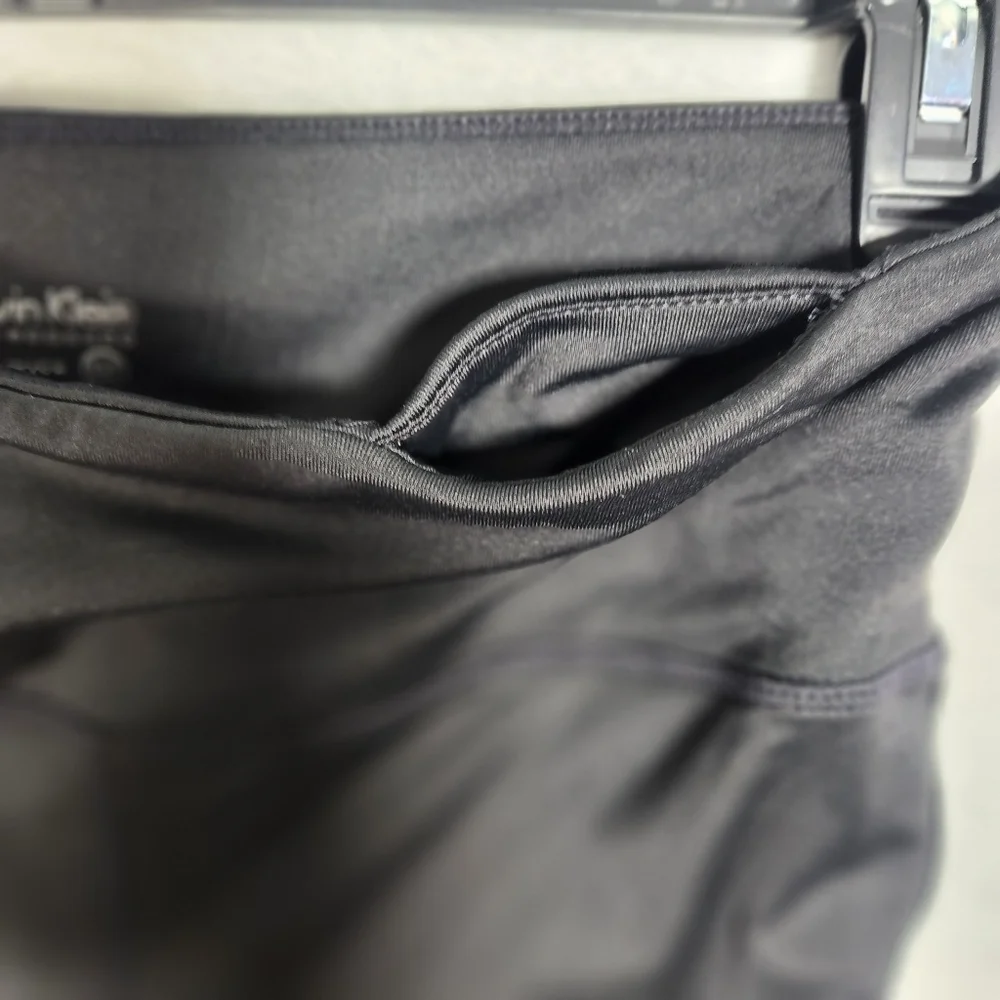 Calvin Klein Performance Wick  YOGA Leggings Joggers Size Medium NWOT